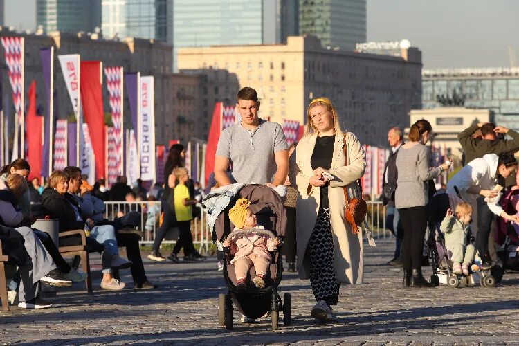 Как прошли праздники в москве. С днем города Москва. Празднование 800 летия Москвы. Празднование юбилея Москвы.