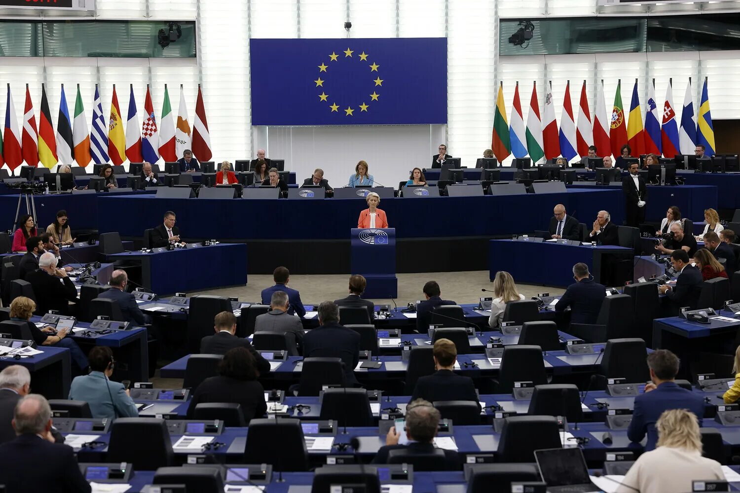 Европейского парламента и совета. Заседание европарламента. правительство и парламент. глава европарламента. россия 2025.