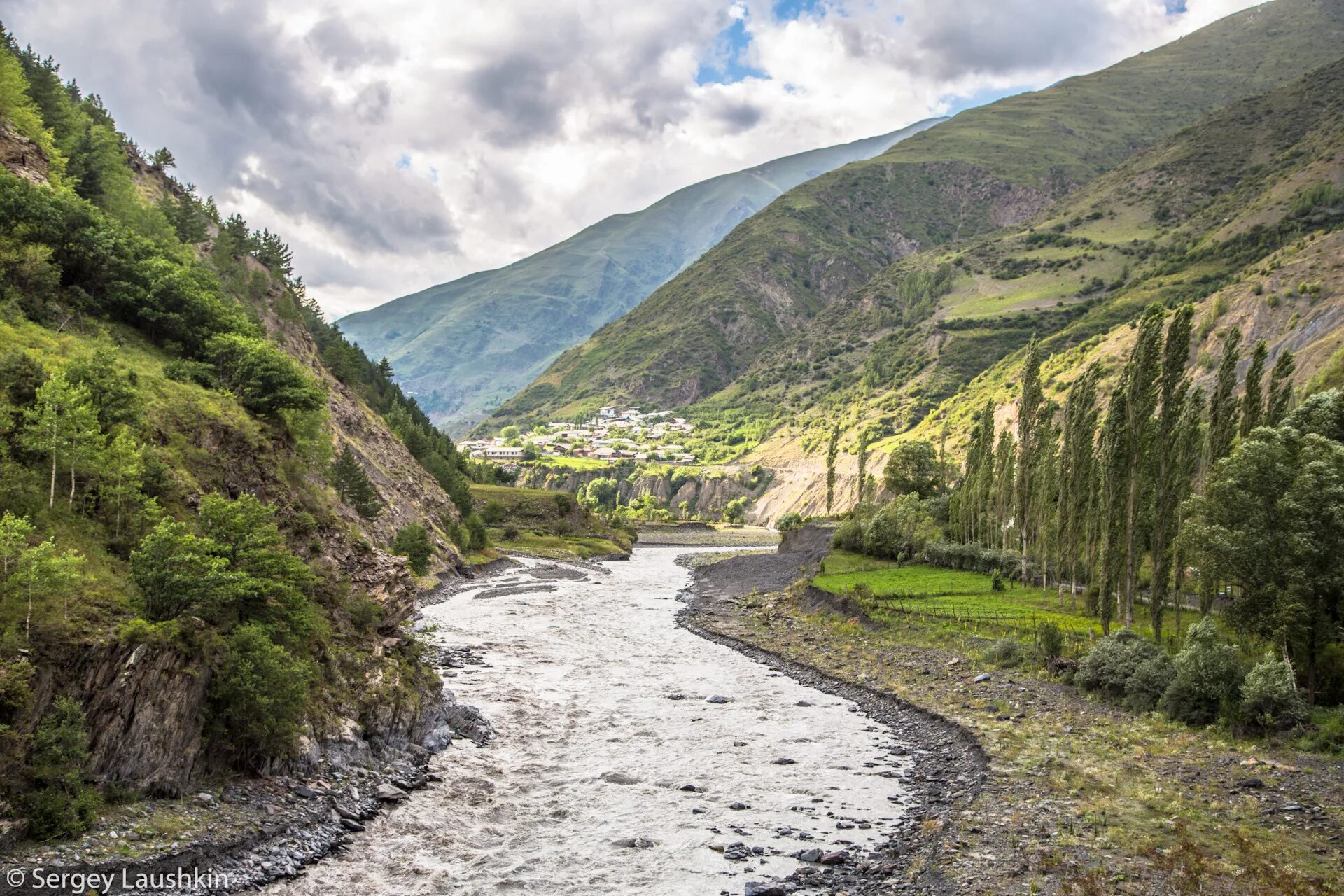 Самур азербайджан. Село Ахты река Самур. Река Самур реки Дагестана. Долина реки Самур. Самурская Долина Дагестан.