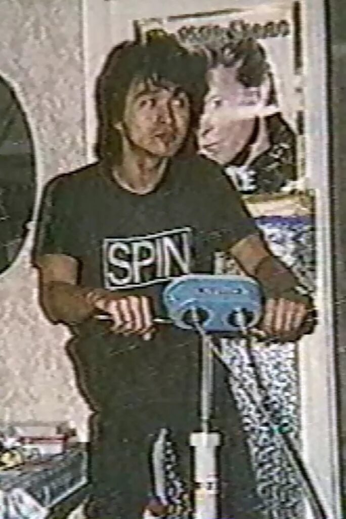 Земфира и цой. Виктор цой в жизни. Конец каникул фильм 1986 цой. Виктор цой игорь мухин. Цой 1979.