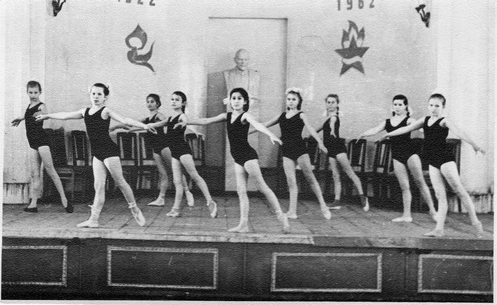 советские детские кружки. ретро всеволожск фото. 70 воспитанников детского ансамбля ленинградского городского дворца. 70 воспитанников детского ансамбля ленинградского городского дворца. панькова даша ансамбль локтева.