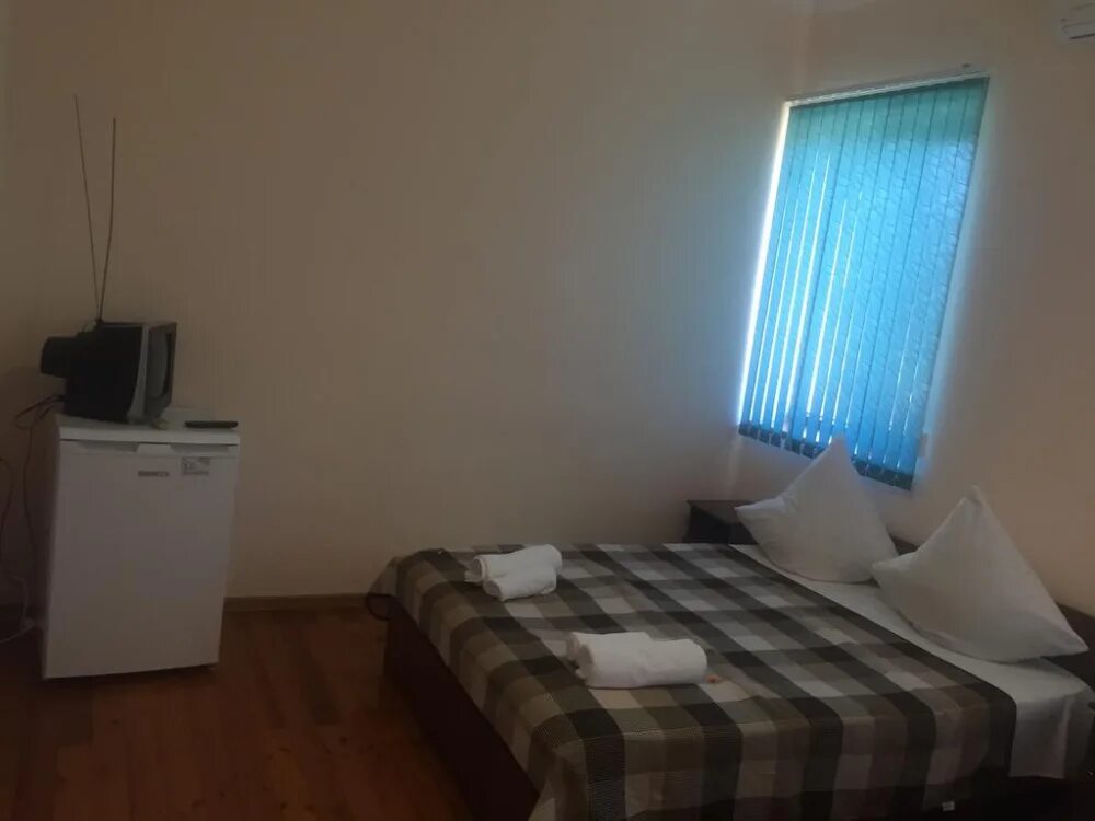 Набережная махаджиров 54. Family inn сухуми. Сухум мини. Сухуми, набережная махаджиров, 76. Гостиница ясмин сухум.