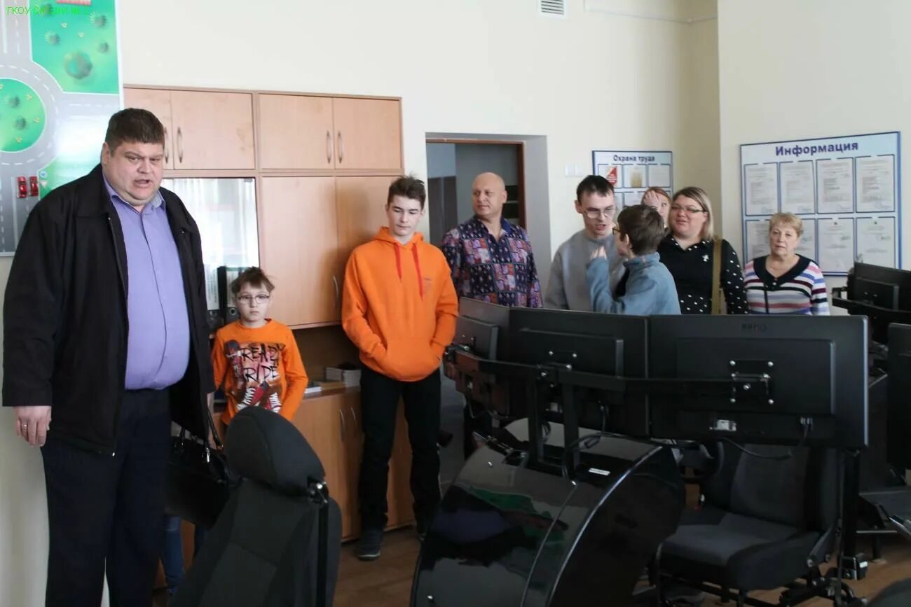 Колледж автомобильных технологий. Кат 9 колледж автомобильного транспорта. Колледж автомобильного транспорта 9 Вятская улица. Уральский техникум автомобильного транспорта. Колледж автомобильного транспорта (кат, бывш. ТК 9, Технологический).