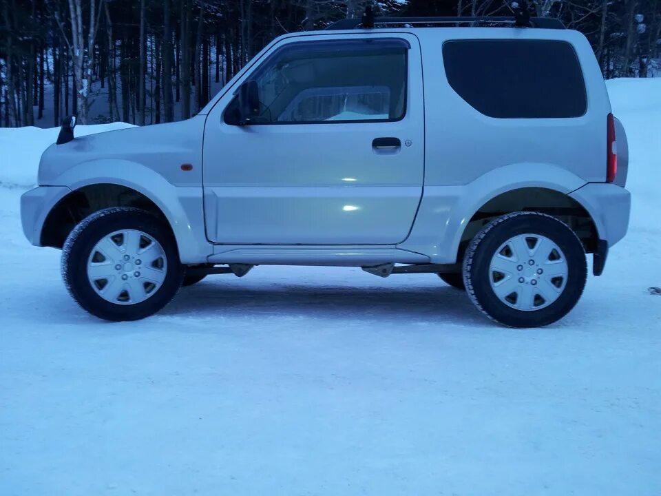 Сузуки Джимни Вайд. Белые диски Suzuki Jimny 3. Сузуки Джимни старый Сток. Диски Сузуки Джимни 1 поколение. Джимни в приморском крае