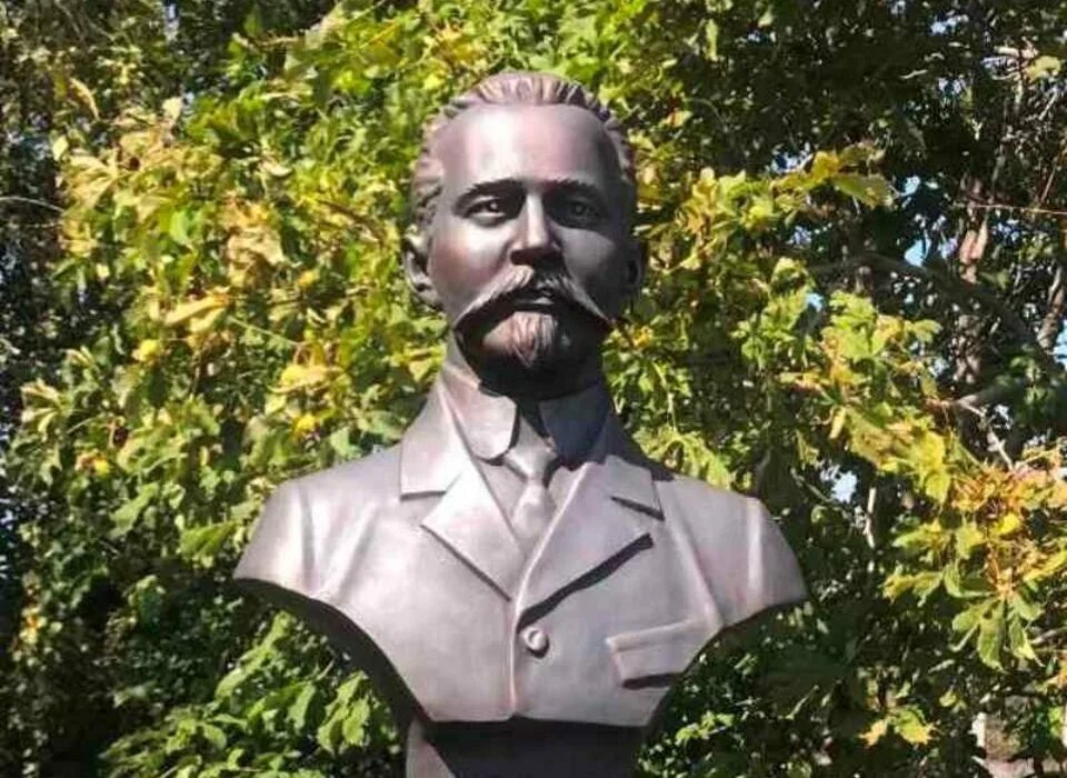 Установлен бюст. Яков демидов бюст. аллея героев в камышине. открытие бюста худайбердина. открытие бюстов камышин.