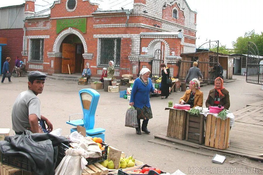 Погода котельнич кировской области на 3. Котельнич Кировская область. Алексеевская ярмарка в Котельниче. Фото г Котельнич Кировской области. Достопримечательности Котельнича Кировской области.