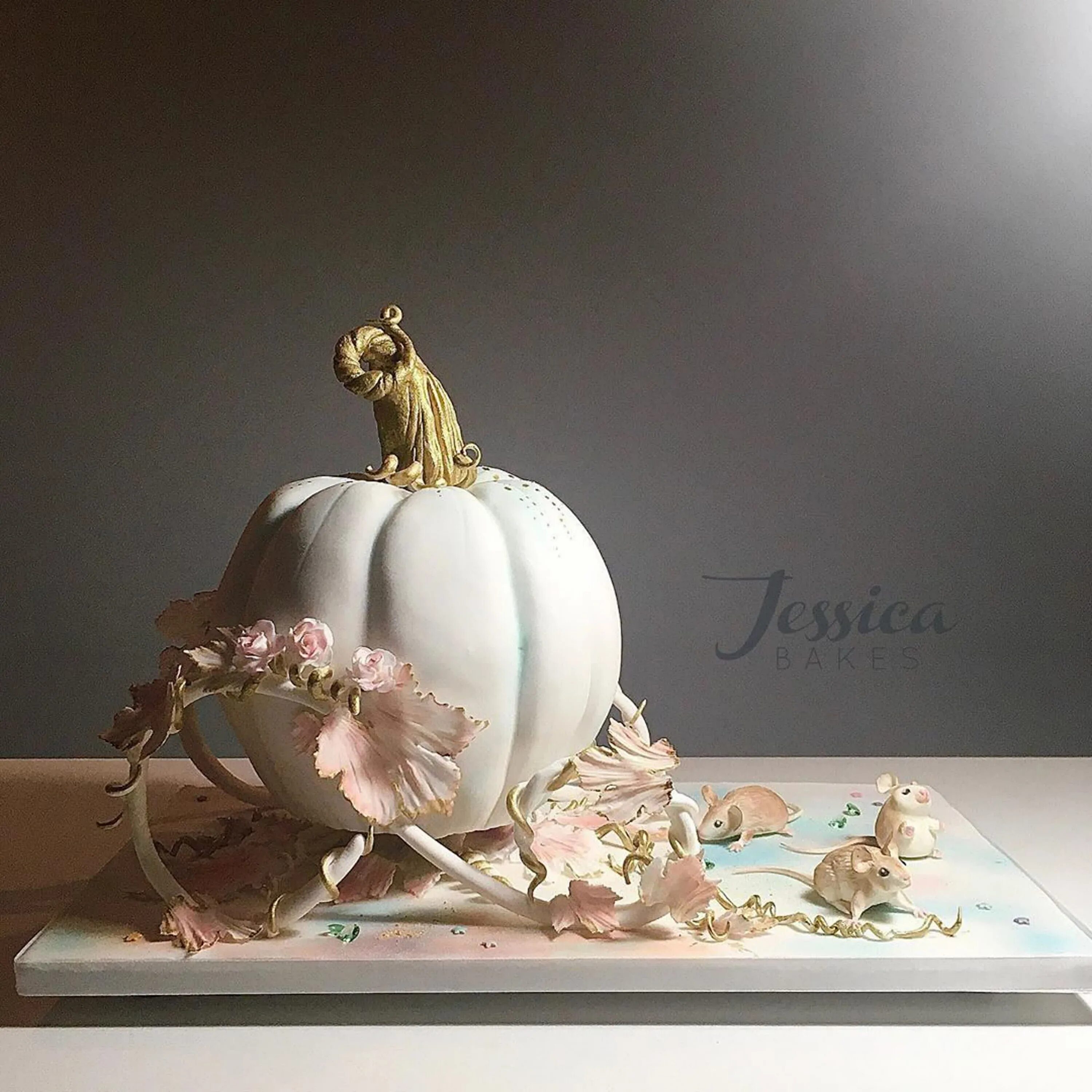 микро скульптуры виллард виган. скульптуры из часов sue beatrice. самые маленькие шедевры. картины с интересным сюжетом. миниатюра предметы.