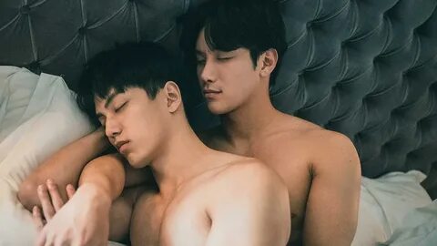 Slideshow pop stars who are secretly gay.