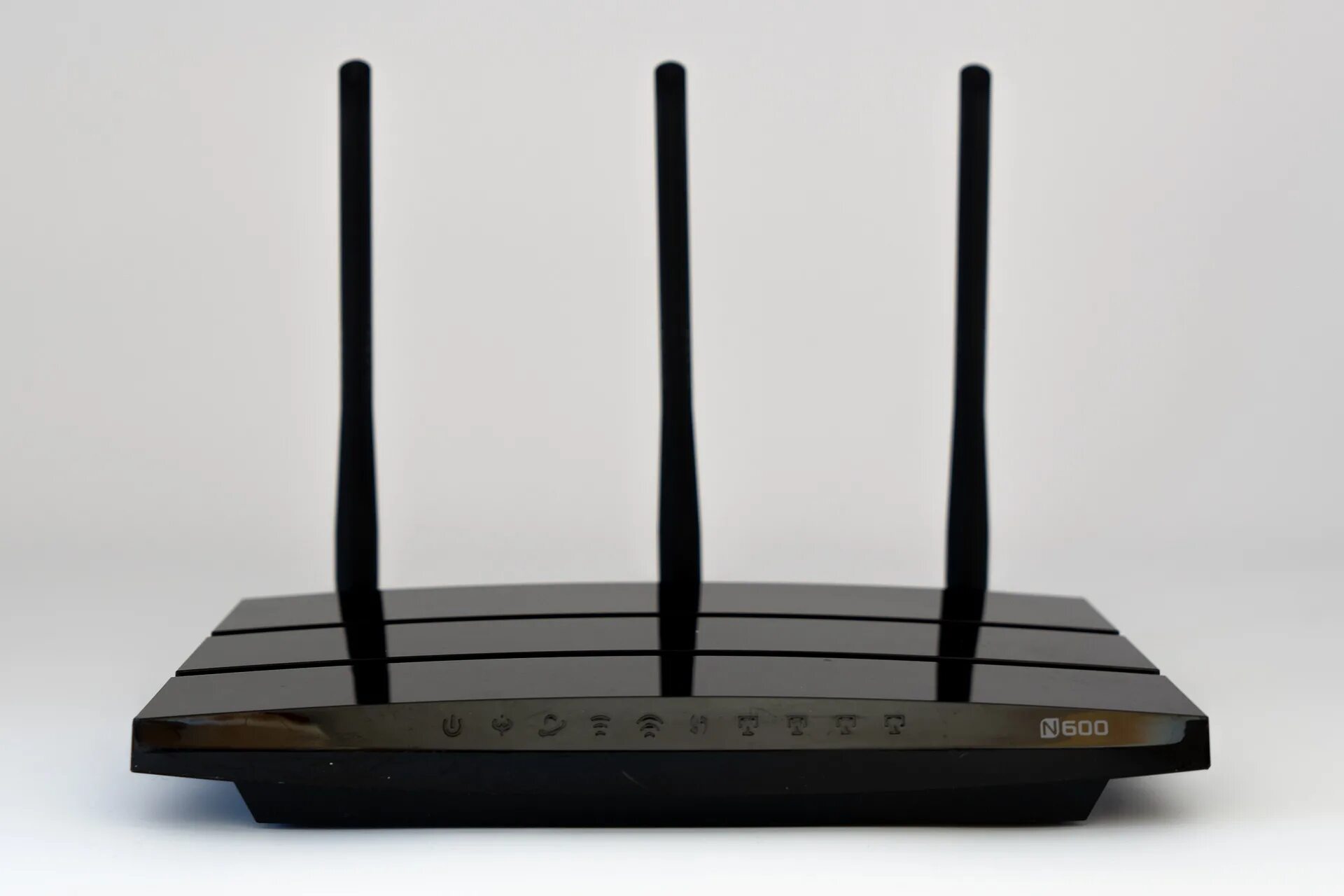 Рейтинг wifi роутеров 2025. Tp link роутер 4 антенны квадратный. роутер wifi 6. с300-1 роутер антенны. роутер 6 антенн.