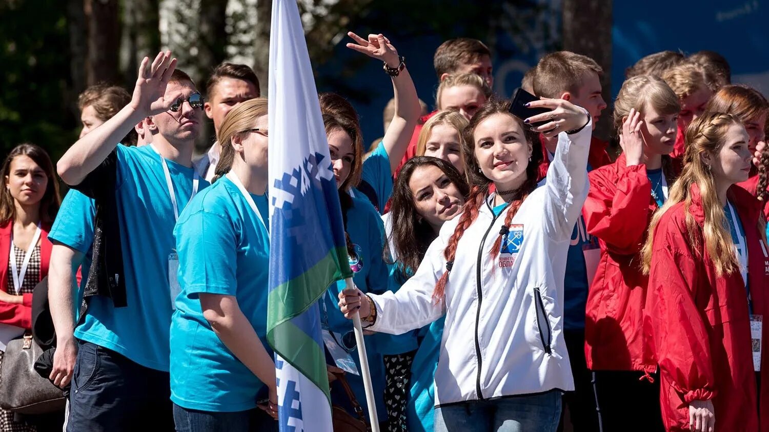 Молодежная политика в россии организации. Молодежь фото. Молодежное движение. Молодежь и волонтерство. Молодежь России.