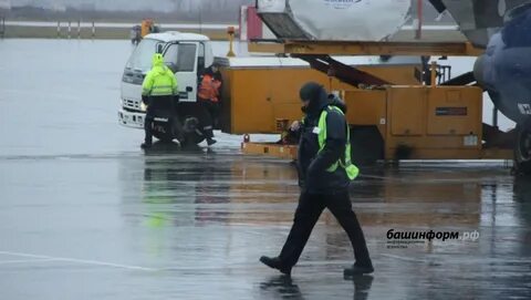 Самолет уренгой омск