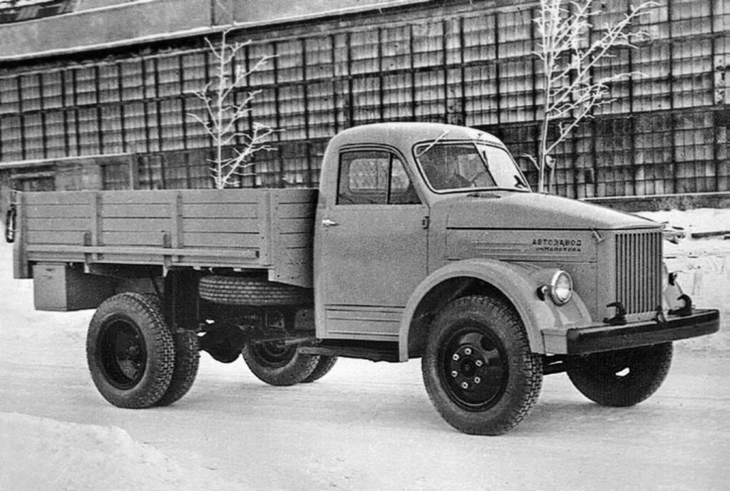 Седельный тягач газ 63 п. Газ-51 грузовой. Газ-51 грузовой. Газ 51 спереди. Газ 51 грузовой автомобиль характеристики.