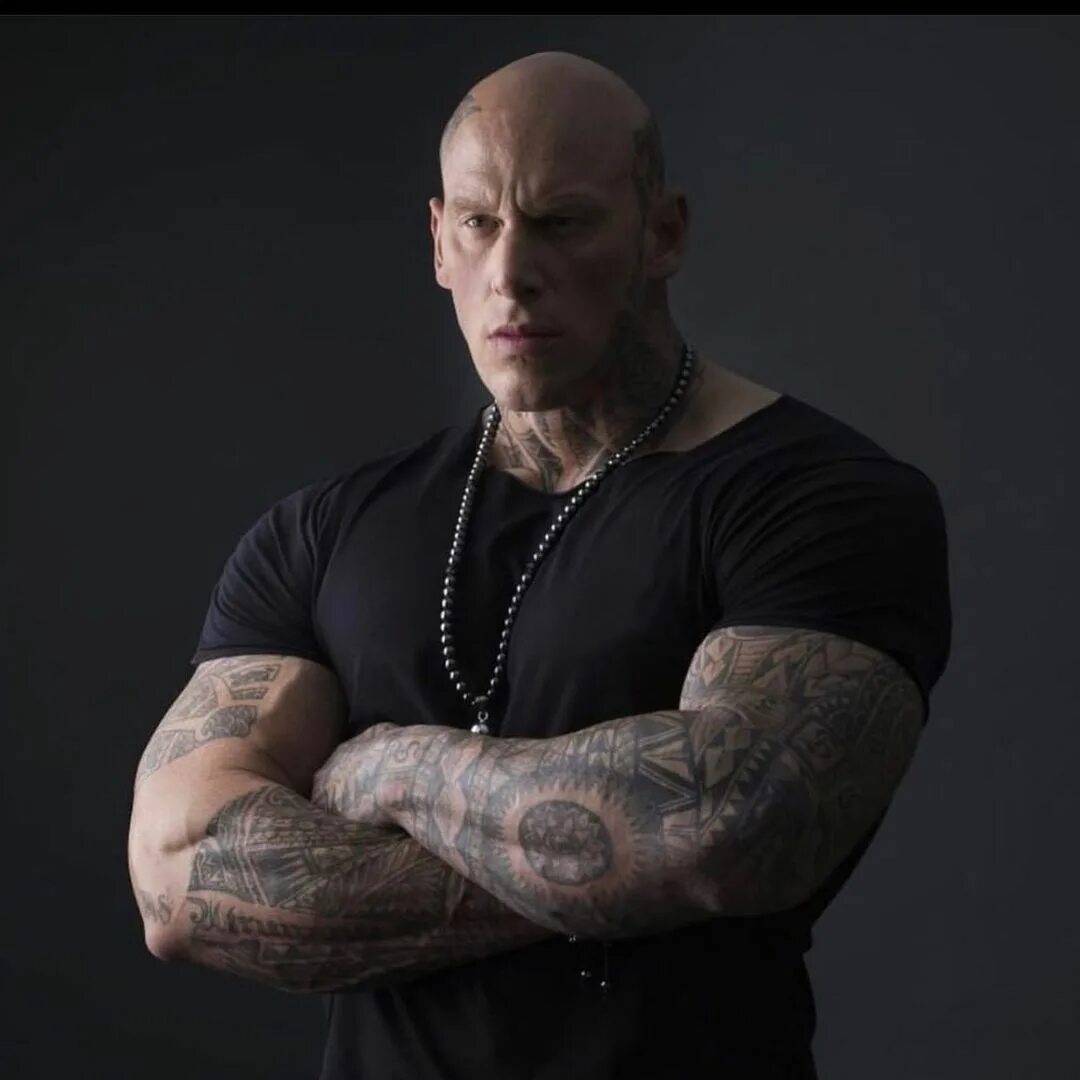 Дуэйн джонсон 1995. Martyn ford рост. Martyn ford. Актер бодибилдер. Martyn ford рост.