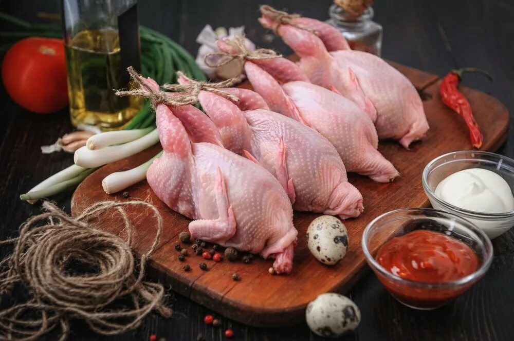 Перепелка какое мясо. Перепела мясо. перепелиные яйца и мясо. перепелка мясо реклама. реклама перепелиного мяса.