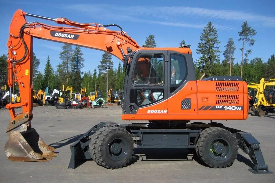 Doosan dx140w. Колёсный экскаватор Doosan dx140w. Экскаватор Дусан 140 колесный. Doosan 140 колесный. Экскаватор дусан колесный