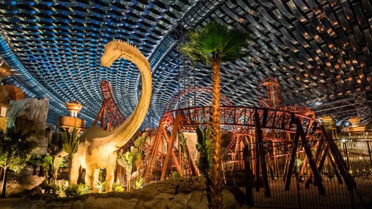 Belek mosque ночная. Largest museum или biggest. Площадь республики франция. Самый большой тематический парк. Apoloin stay in the louvre.