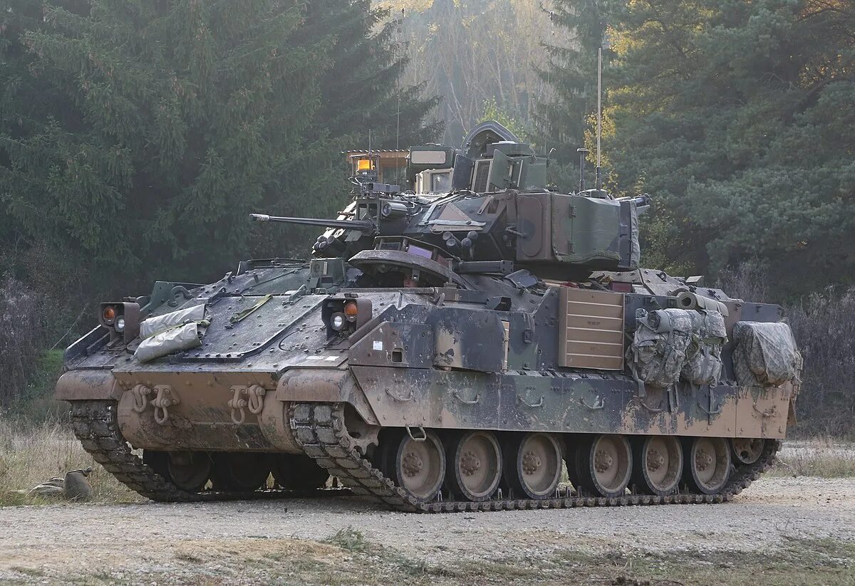 Брэдли на украине. БМП m2 Bradley. M2 Bradley IFV. БМП Bradley m2a3. M2 Брэдли (m2 Bradley).