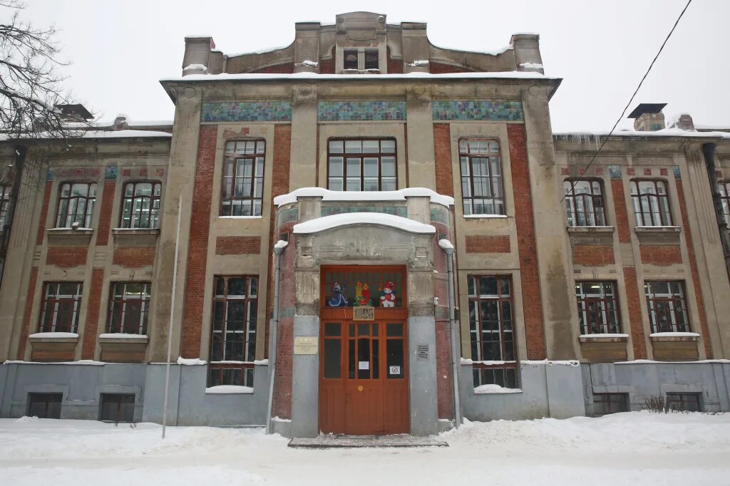 Самая красивая школа в ногинске. Ногинская средняя школа № 10. Школа 10 ногинск. Школа в ногинске модерн. Школа номер 10 города ногинска.