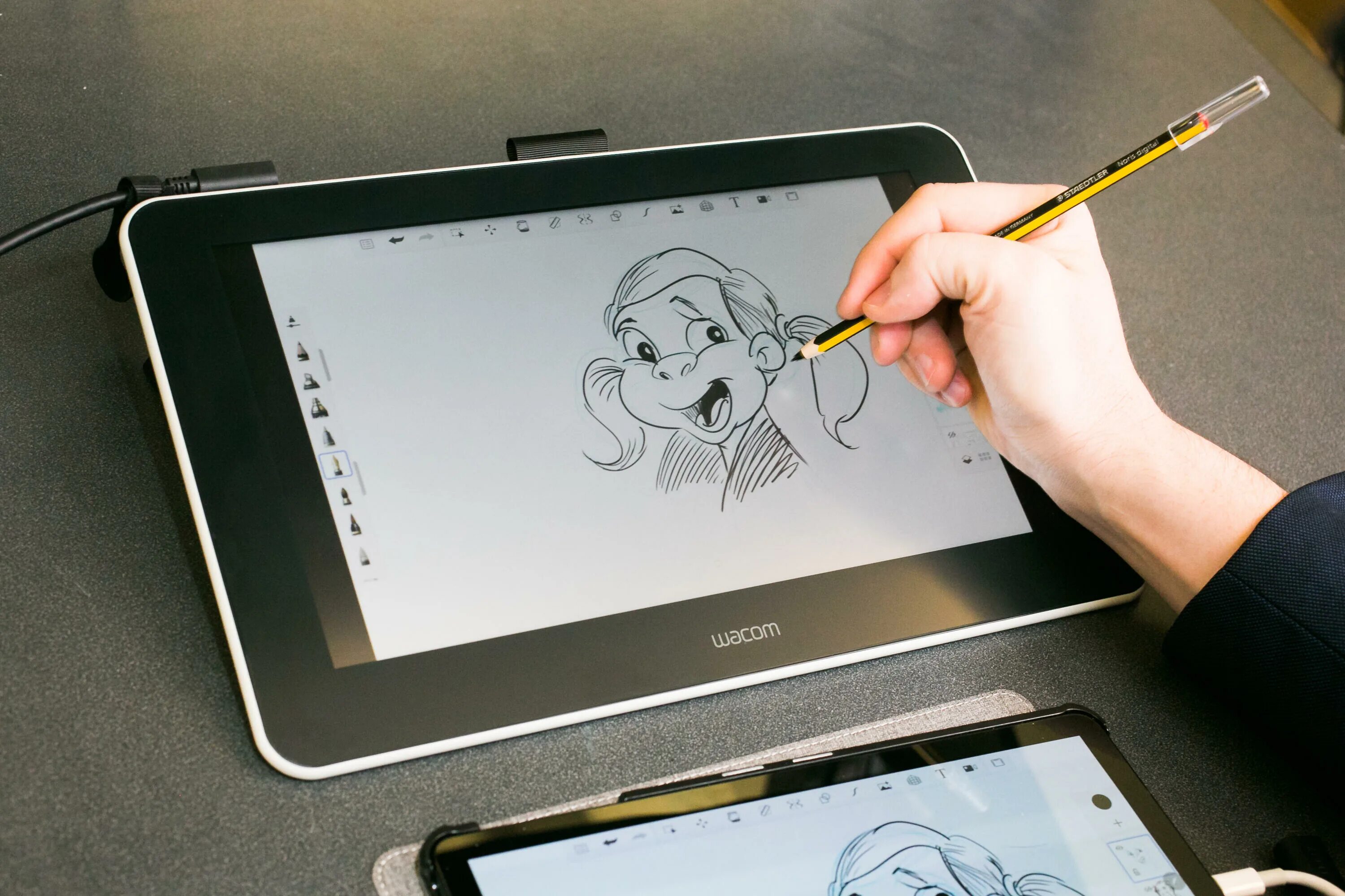 Не видит wacom. Wacom one dtc133. Wacom one (2020). Wacom one 13. Графический планшет-монитор Wacom one 13.