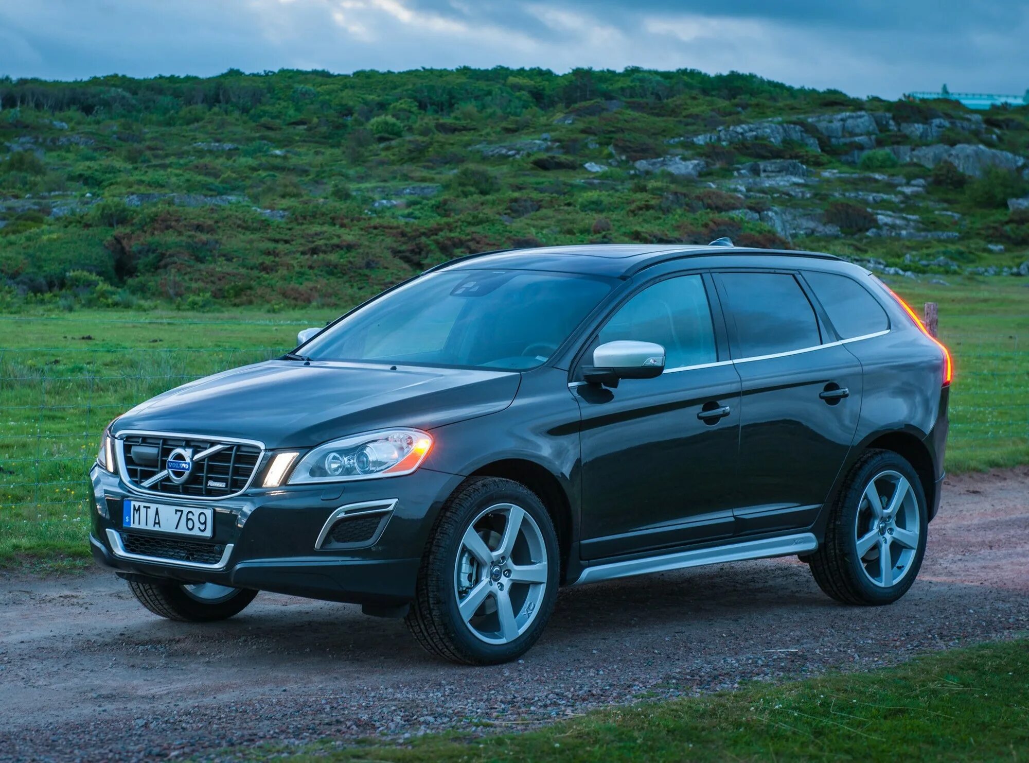 Volvo xc60 поколения. Volvo xc60. Volvo xc60 2013. Машина Вольво хс60. Volvo кроссовер xc60.