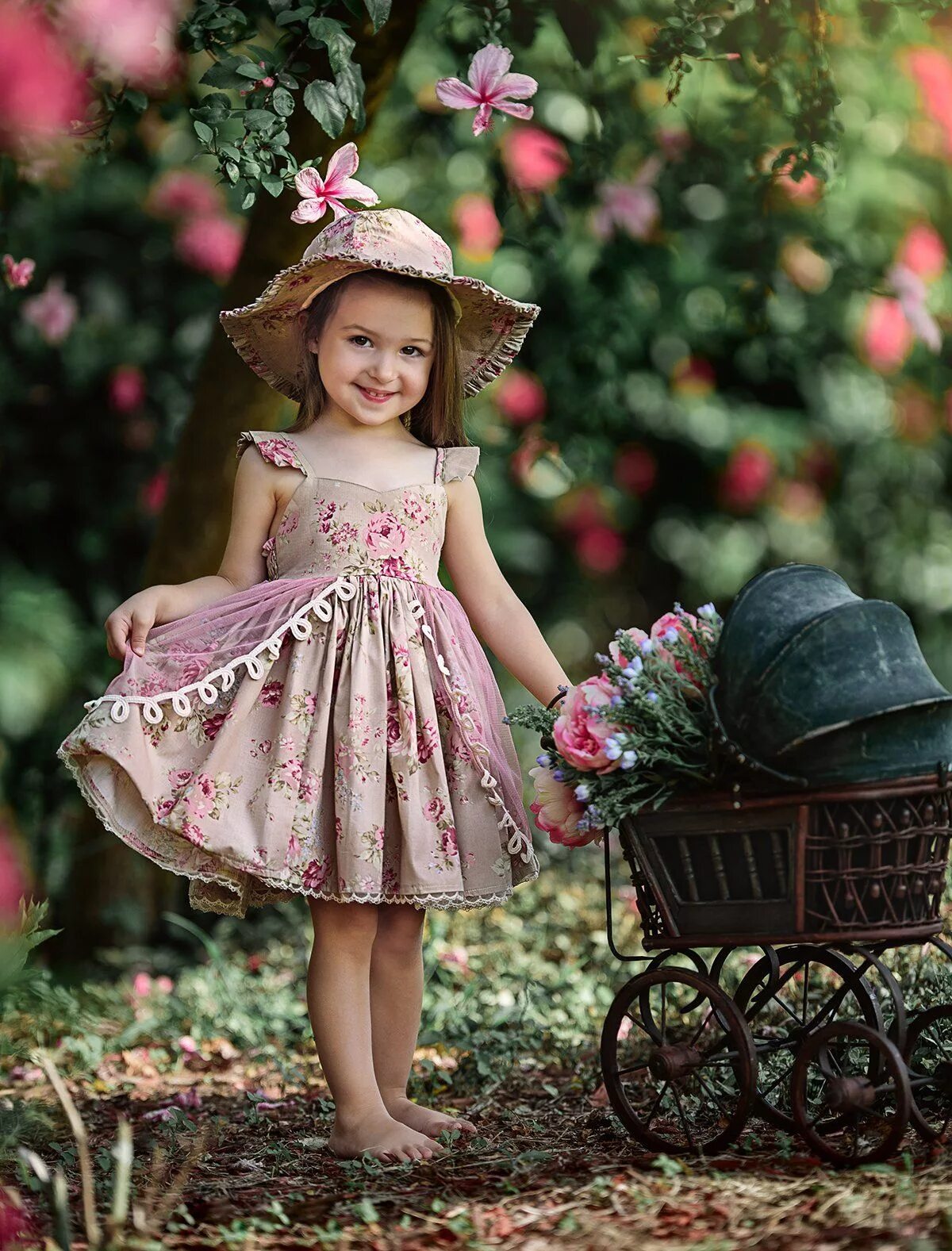 Модница цветок. Модница цветок. Девочка с цветами. Фотосессия маленькая модница. Модница цветок.