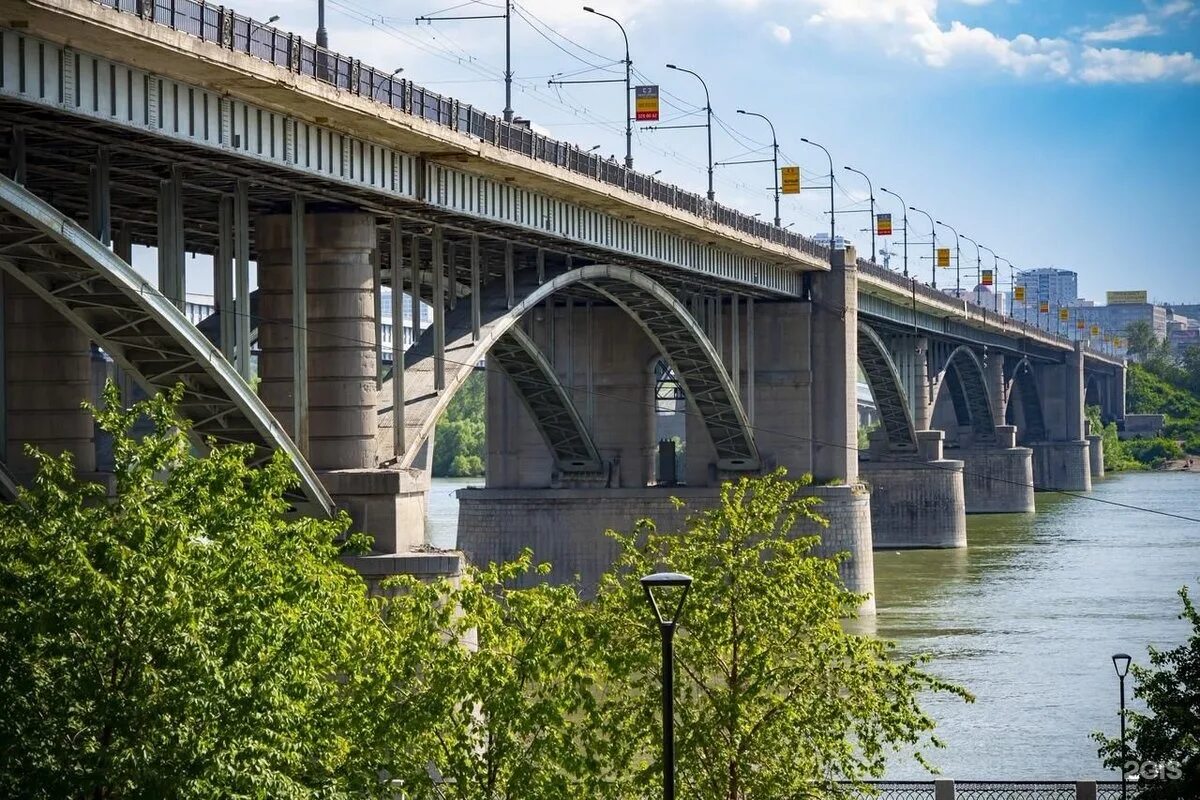 Гуляющий мост. Октябрьский мост новосибирск. коммунальный мост новосибирск. мост обь октябрьский. октябрьский (коммунальный) мост.