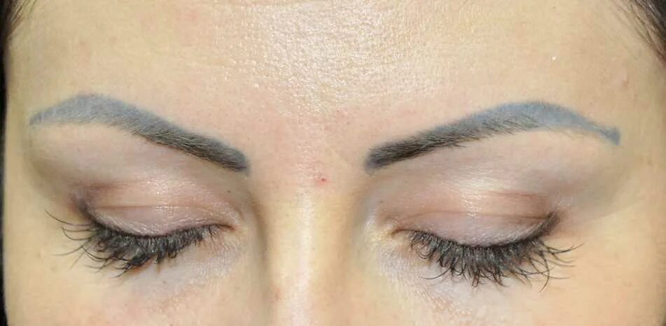 перманентный макияж бровей серый цвет. перманент бровей графит. перманентный макияж на светлые брови. серый перманент бровей. серый перманент бровей.