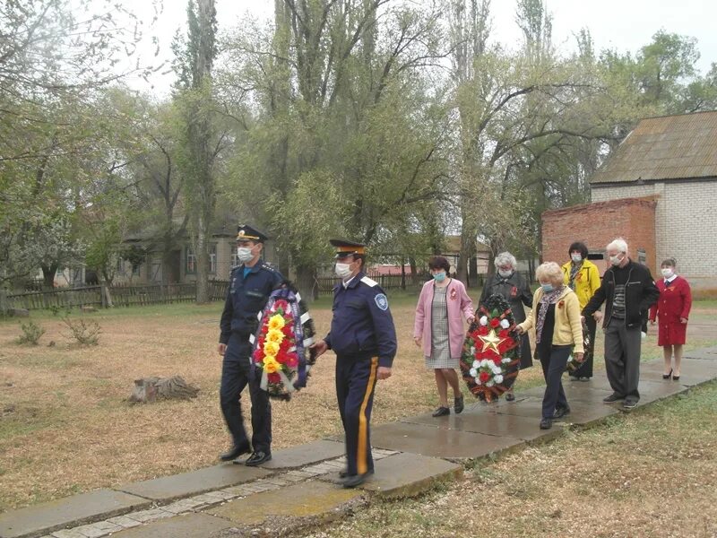 Погода в сокрутовке астраханской области. Сокрутовка Астраханская область. Праздник посвященный Дню Победы в Шугурово. Село Сокрутовка Ахтубинский район Астраханская область. Возложение венков на 9 мая.