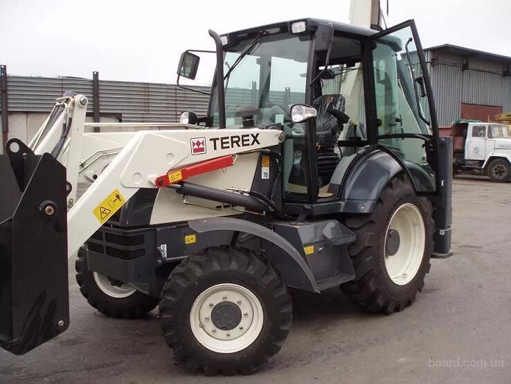 Экскаватор погрузчик 825. Экскаватор-погрузчик Terex 820. Погрузчик Терекс 820. Терех экскаватор погрузчик 820. Terex 820 топливный бак.