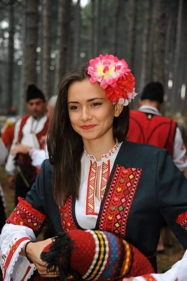 Красивые болгарские женщины. Болгарские девушки красивые. Болгары женщины. Болгария девушки. Болгары внешность.