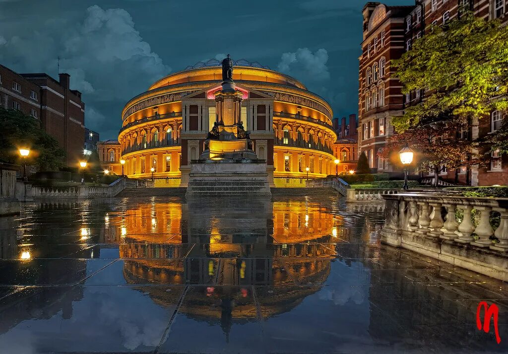 The Royal Albert Hall and The Albert Memorial in all their splendour. London eng