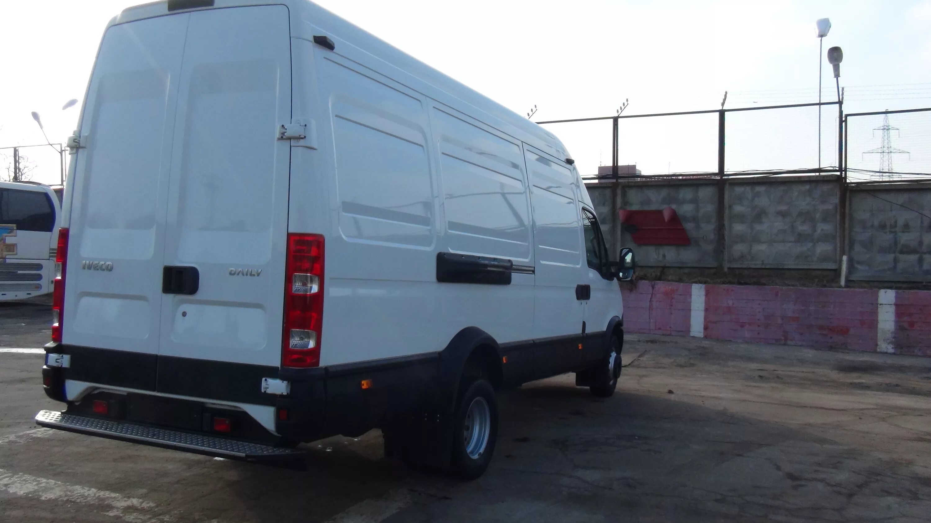 Куплю ивеко дейли б у. Ивеко Дейли цельнометаллический фургон. Iveco 70c15v Daily. Цельнометаллический фургон Iveco 70c15v. Ивеко Дейли цельнометаллический фургон 2021.