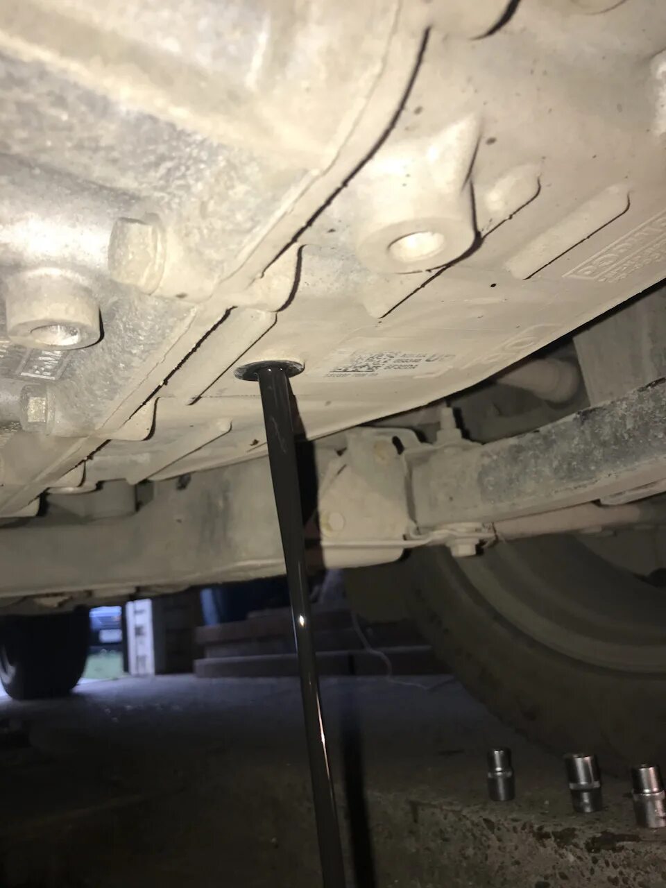 Форд куга автомат замена масла. Акпп 6f35 ford kuga. форд куга 2 заливная пробка акпп. пробка уровня масла акпп куга 2. 6f35 заливная пробка.