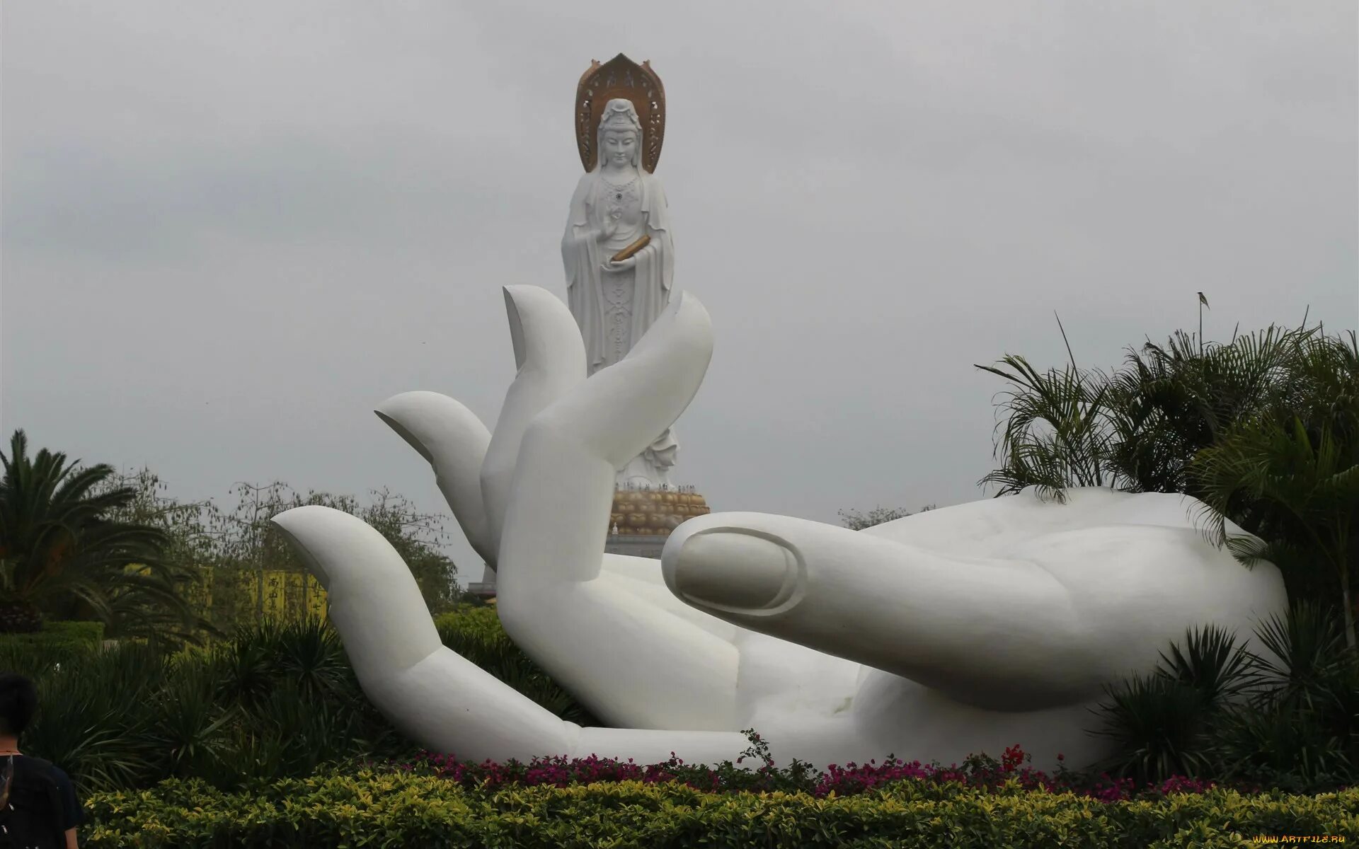 Арт-объект «точка» михаила смаглюка. Современная городская скульптура. Арт объект из труб. Современная декоративная скульптура. Объект статуя.