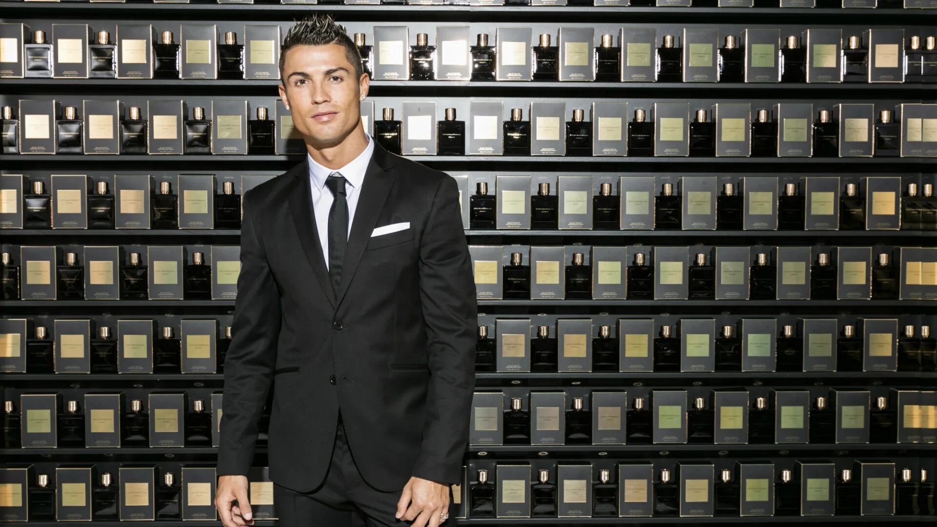 Криштиану роналду сколько золотых. Бренд роналду cr7. cristiano ronaldo cr7 парфюм. cristiano ronaldo 2025 стиль. cr07 legacy cristiano ronaldo.