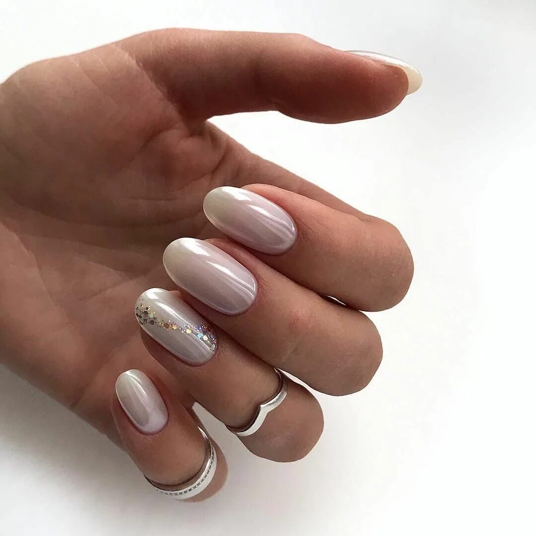 Unha holográfica, long bob e mais: as inspirações mais curtidas de maio Dia de B