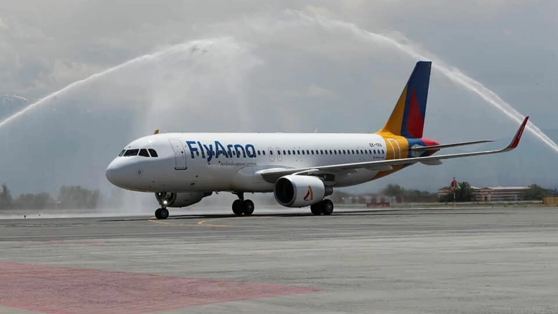 Самолет армения ереван. Flyarna авиакомпания. air armenia авиакомпания. национальный авиаперевозчик армении компания fly arna. аэробус 320 в ереван.