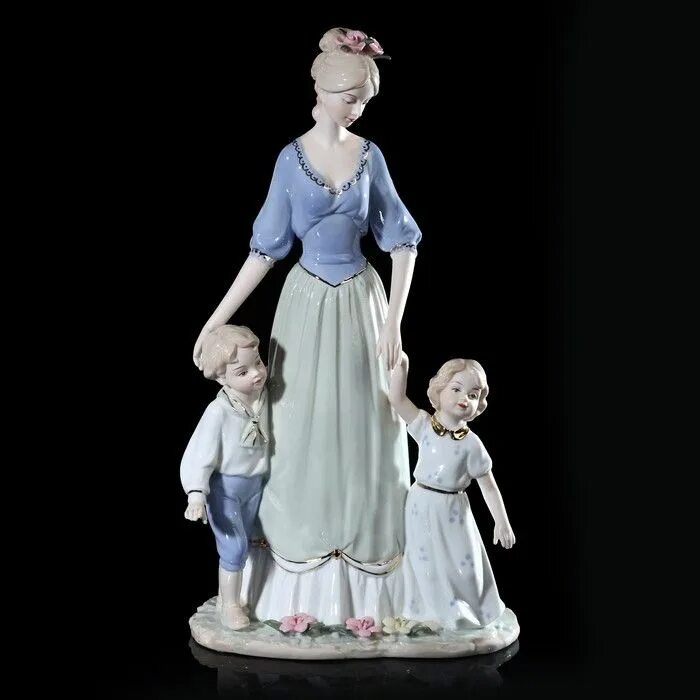 Фигурка мама с ребенком. Статуэтка дама. Сувенирные статуэтки с детьми. Статуэтки детей из фарфора. Статуэтка дама с младенцем.