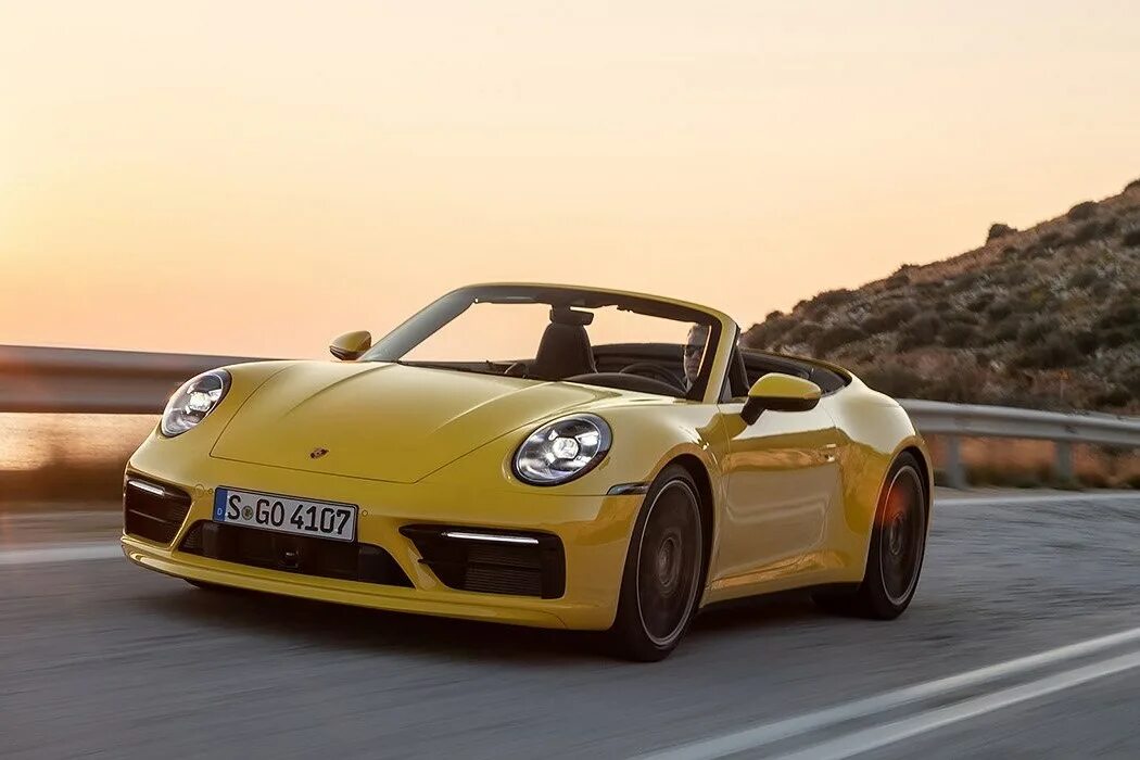 Тест драйв порше. Porsche 911 Carrera 4s Cabriolet Yellow. Porsche 911 Carrera s. Porsche 911 992 Carrera 4 Cabrio. Porsche 911 Cabriolet (992).