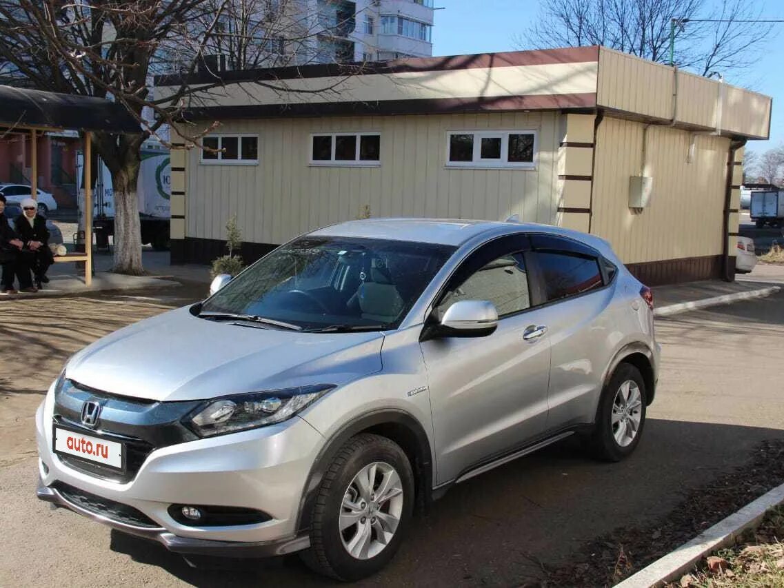 Хонда Везел гибрид 4вд. Хонда Везел серебристая. Honda Vezel 1.5 комплектации. Honda Vezel 2014 на штампах.