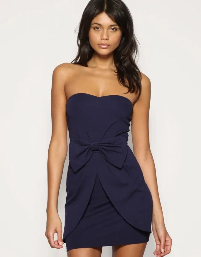 Платье е прямое без рукавов. Платье под горло без рукавов. Платье без бретелек на резинке. Платье без лямок. Платье без бретель короткое.