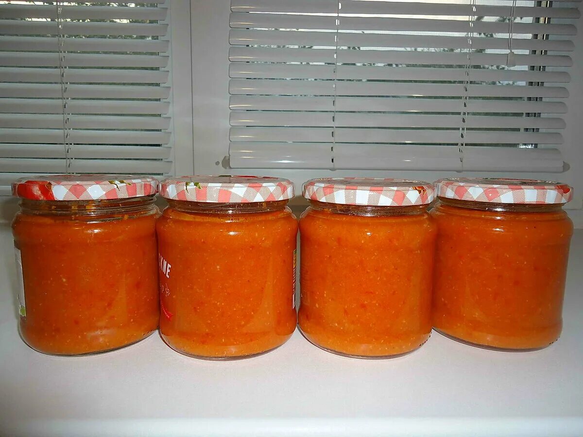 Кабачковая икра 1.5 кг моркови томатная паста. Аджика из моркови. Морковная икра на зиму. Лук томатная паста масло