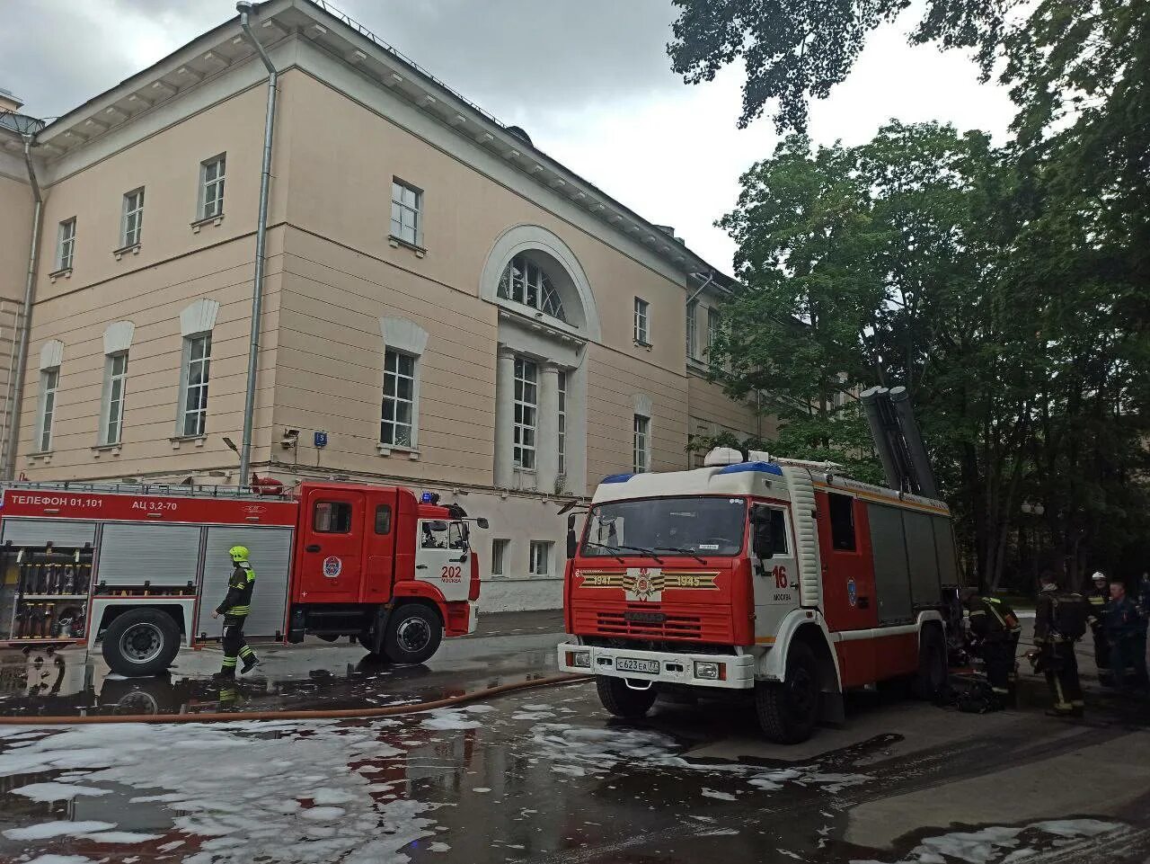 Пожарная тревога в здании. Пожар МГТУ Баумана. МГТУ им Баумана двор. Пожар на Бауманской. УЛК МГТУ им. Баумана пожарная тревога.