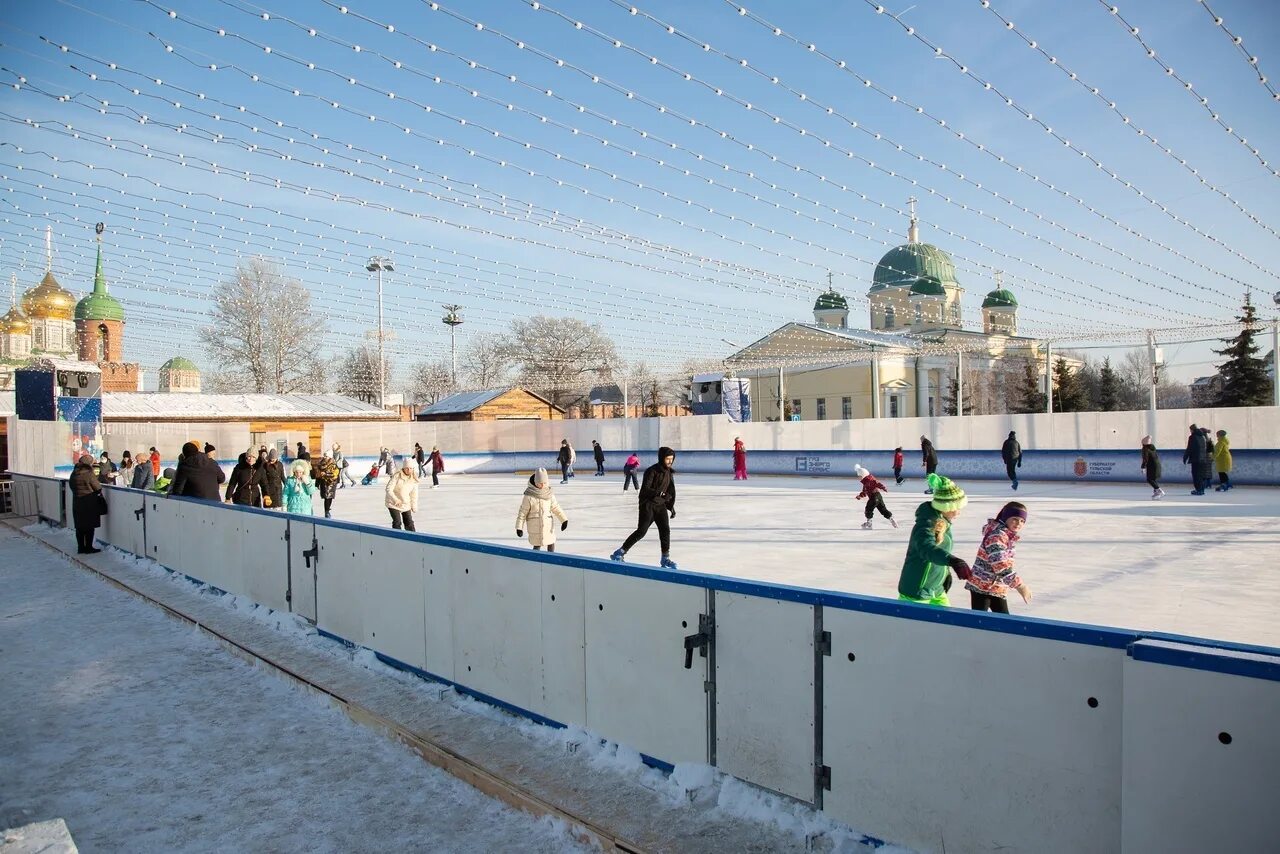 Каток в туле на площади расписание. Губернский каток тула. губернаторский каток тула. каток на площади ленина тула. губернского катка в туле.