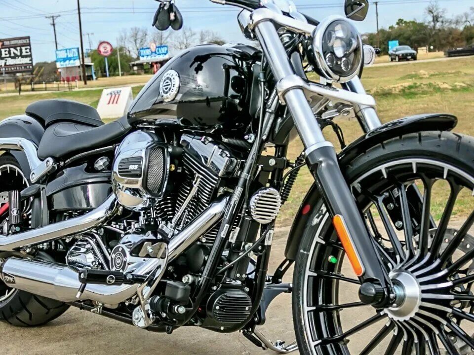 Harley davidson breakout pro street cvo. Harley davidson sportster forty eight. Harley davidson dyna wide glide custom. Harley davidson road king 2017. Мотоцикл harley davidson breakout.