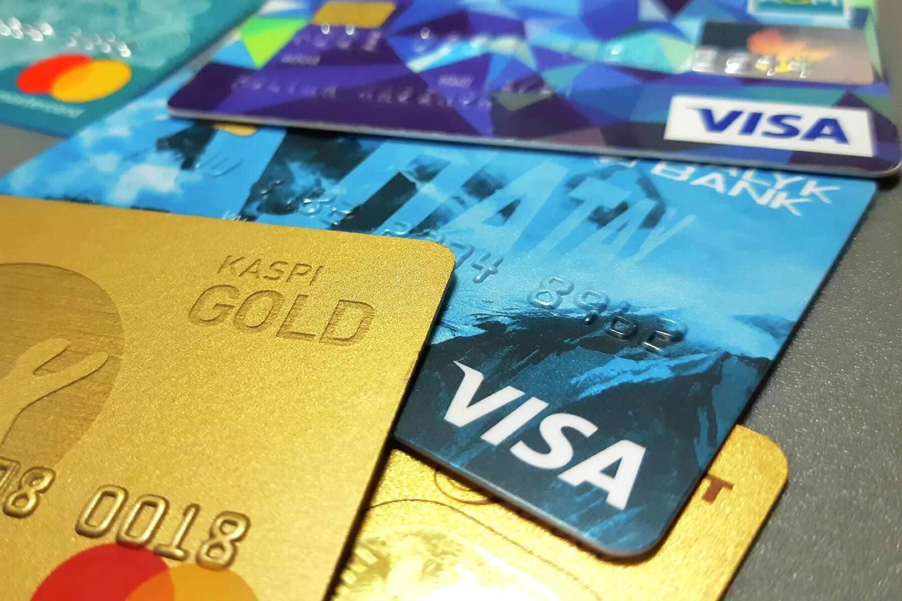 Как оформить казахстанскую банковскую. Банковская карта. Карты банков. Карта казахстана платежная. Банковская карта казахстана.