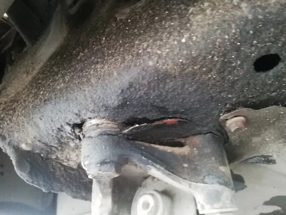 Вырвало краб. Крепление краба ваз 2115. Ваз 2115 вырвало краб. Краб ваз 2115. Болт краба 2114.