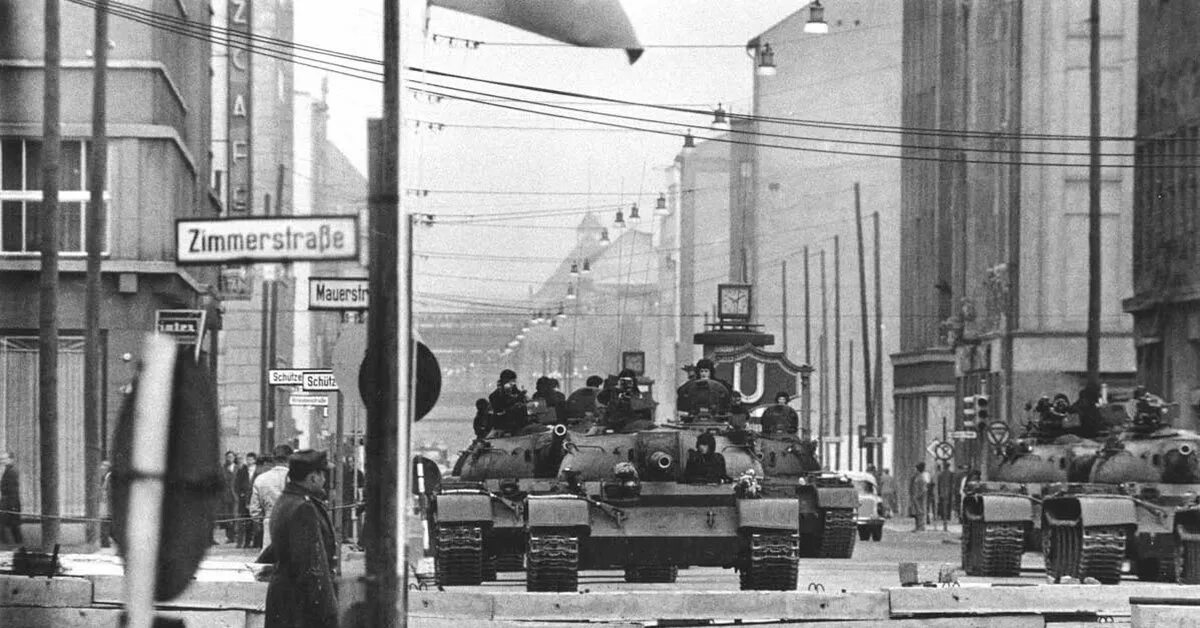 C берлинский кризис. Берлинский кризис 1961. берлин 1988 год. берлинский кризис 1959. первый берлинский кризис 1948.