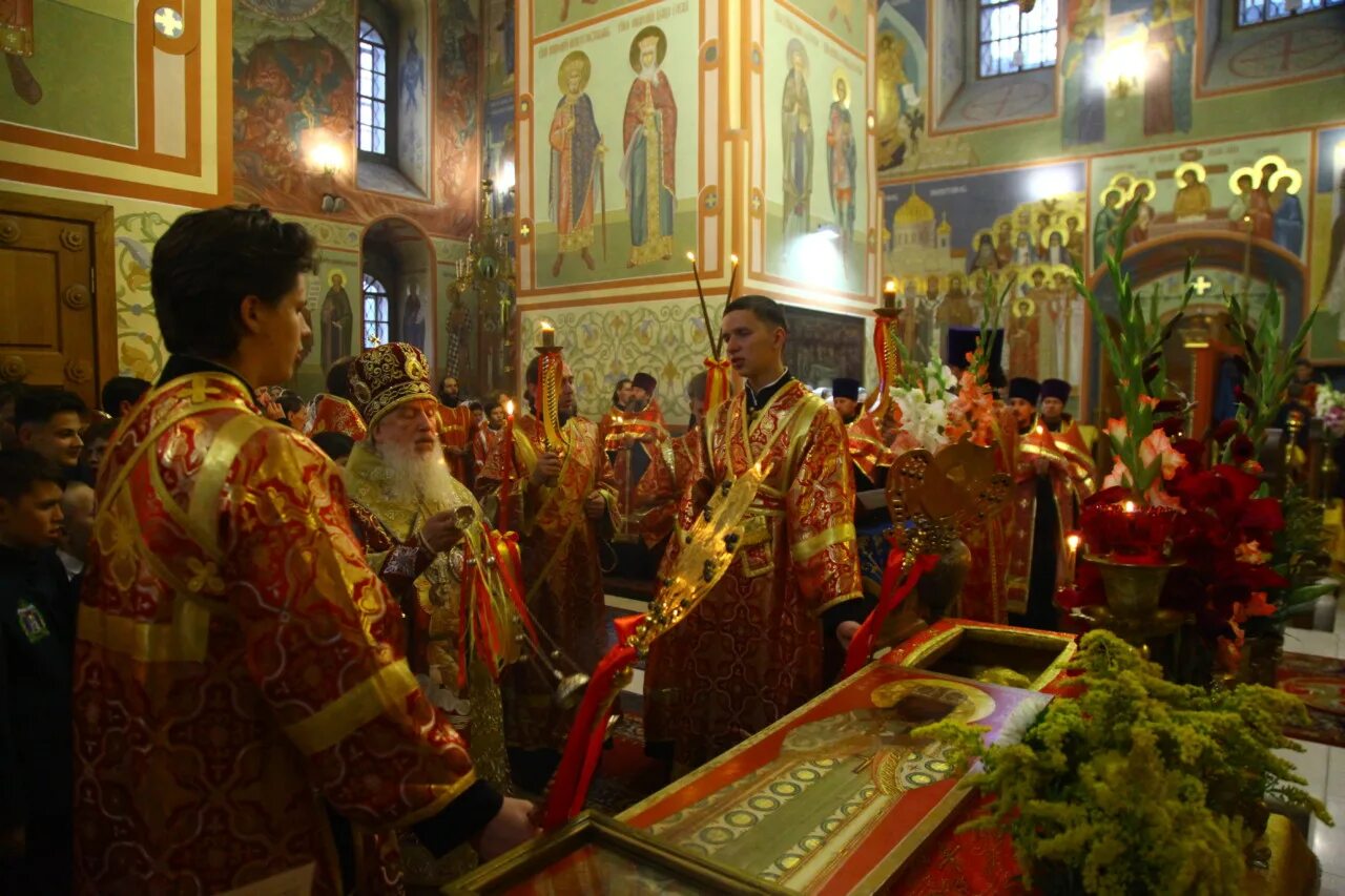 храм священномученика ермогена в тушино.