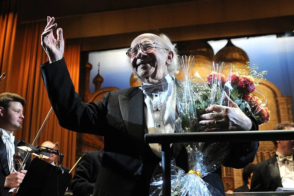 Дирижер уходит. Дирижер эстетика. Юстус франц дирижер. Андрей андреев дирижер. Евгений галанов пианист дирижер.